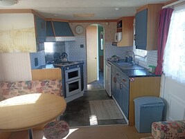 Cottage | Private kitchen | Cookware/dishes/utensils
