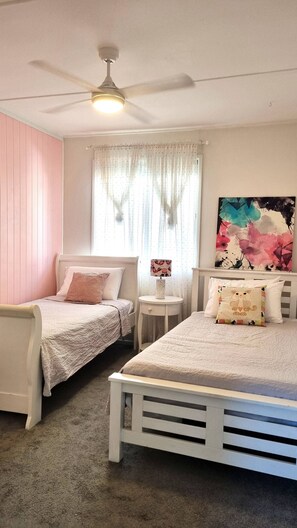 House, 3 Bedrooms | 3 bedrooms - Sea Breeze at Margate Beachside-pet Friendly (Margate)