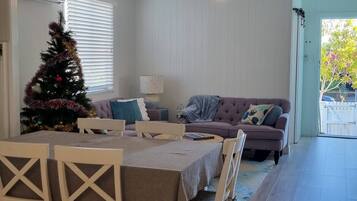 House, 3 Bedrooms | Dining room