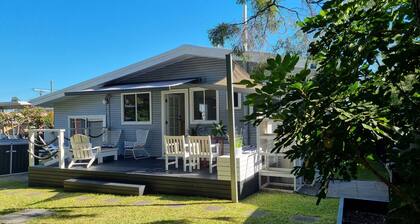 Sea Breeze at Margate Beachside-pet Friendly