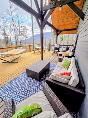 Outdoor dining - Woods Retreat~River Views~Hot Tub~Spacious Home Near Chattanooga (Chattanooga)