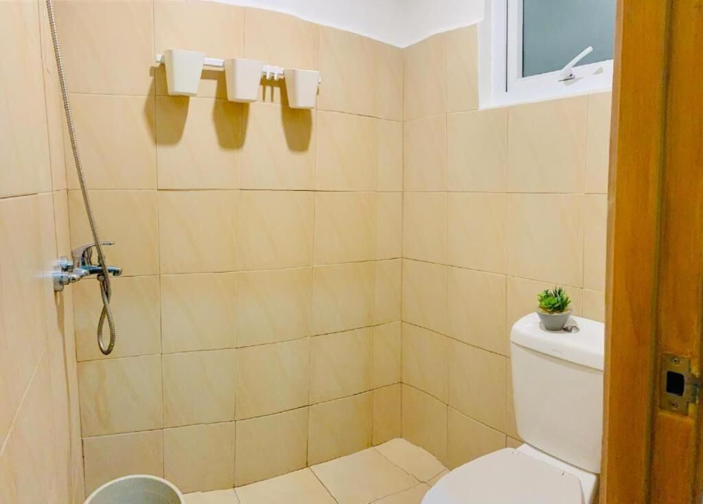 Shower, bidet, towels, soap