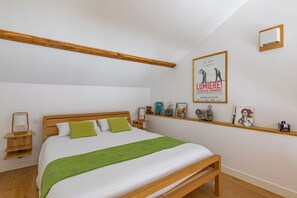 Iron/ironing board, internet, bed sheets - Studio Lumière Lyon Grange Blanche (Lyon)