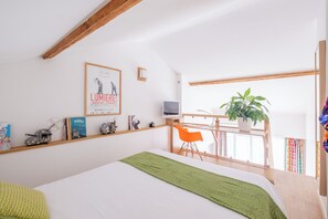 Iron/ironing board, Internet, bed sheets - Studio Lumière Lyon Grange Blanche (Lyon)
