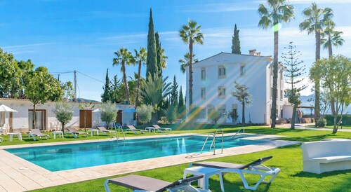 Cubo’s NAZ Country Stay | Double Room with Shared Bathroom + Breakfast