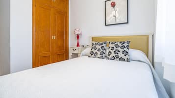 Bügeleisen/Bügelbrett, kostenloses WLAN, Bettwäsche