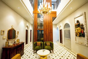 Living area - SHIVA KASHI HOTEL (Varanasi)