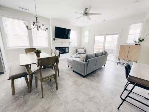 Beach Block heart of Downtown Walk to Everything