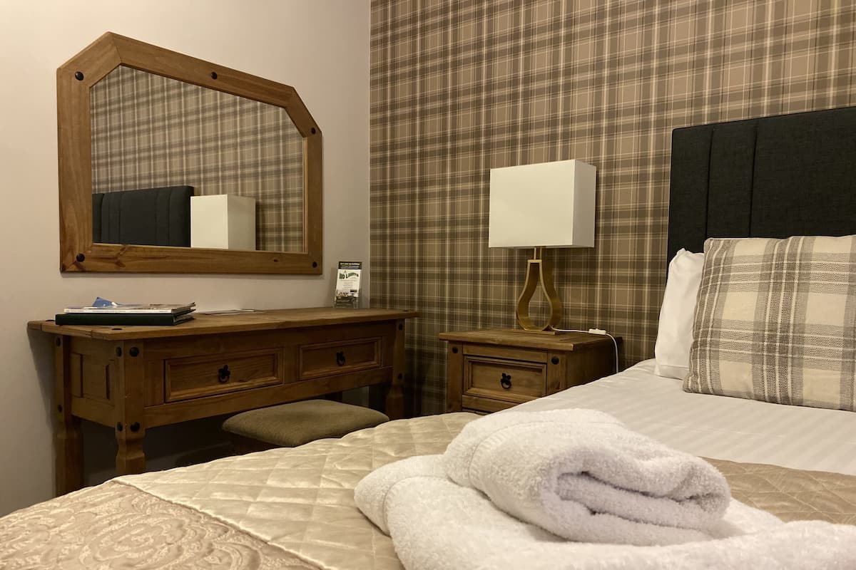 Double or Twin Room, Ensuite | Iron/ironing board, free WiFi