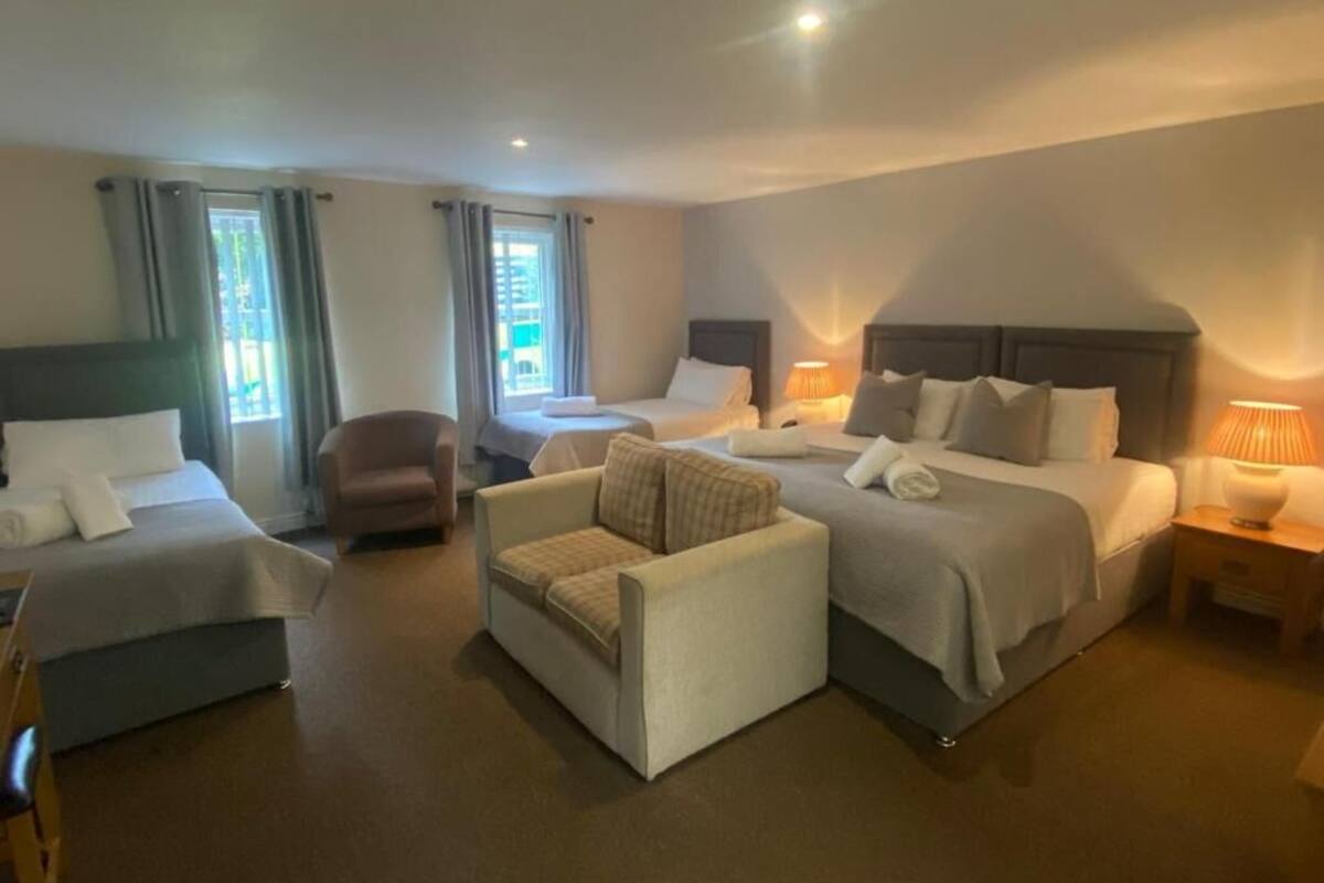 Quadruple Room | Iron/ironing board, free WiFi