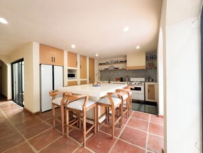 Private kitchen - Tranquilidad en Tesistan. 3 rec. 2.5 baños. Piscina climatizada. Casa completa. (Tesistán)