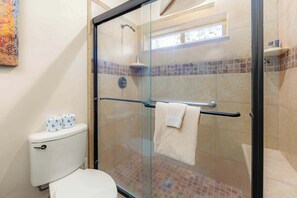 Shower, hair dryer, towels - Lookout Point - Retreat for 6 (South Lake Tahoe)
