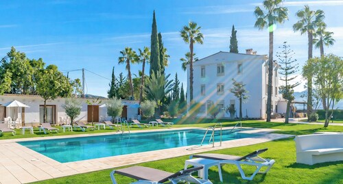 Cubo’s NAZ Country Stay | Double Room with Private Bathroom + Breakfast