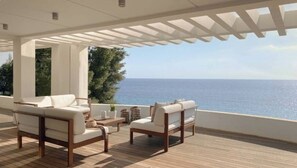 Terrace/patio - Sea Horizon Spacious Sea View Villa for Families and Groups (Halkidiki)