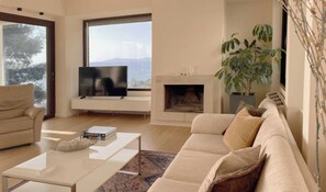 TV connectée, lecteur de DVD, livres, médiathèque