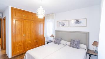 Silitysrauta/-lauta, ilmainen Wi-Fi, vuodevaatteet