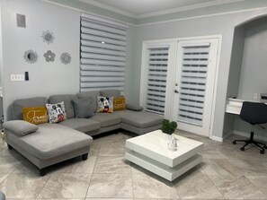 Interior - Apartment Near Disney with Free Shuttle ( scheduled) to Theme Parks, Free Parking, Free Wifi (Kissimmee)