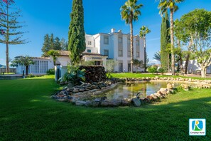 Property grounds - Cubo’s NAZ Country Stay | Double Room, Shared Bathroom and Private Kitchen + Breakfast (Alhaurín el Grande)