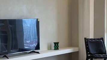 Senior Apartment, 3 Bedrooms | Free WiFi