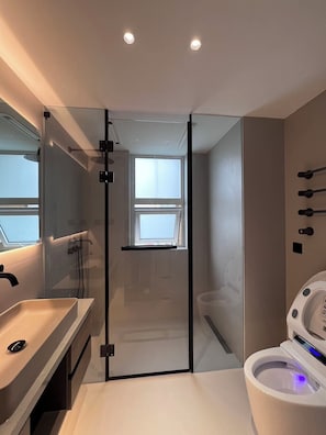 Senior Apartment, 3 Bedrooms | Wi-fi percuma 