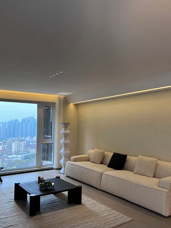 Senior Apartment, 3 Bedrooms | Free WiFi - Book and Bed-Chang Ning (Shanghai)