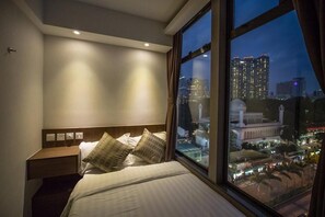 华丽双人房, 城市景观 | 办公桌、遮光窗帘、免费 WiFi、床单