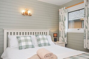 3 bedrooms, individually decorated, individually furnished, free WiFi - Cornish Woodland Retreat (Bodmin)