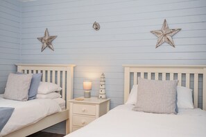 3 bedrooms, individually decorated, individually furnished, free WiFi - Cornish Woodland Retreat (Bodmin)