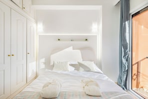 3 bedrooms, iron/ironing board, free WiFi, bed sheets - Central Guéliz, 3-bedroom apartment, renovated and sunny (Marrakech)