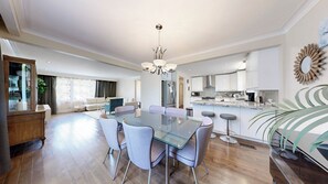 Dining - Spacious 4BR House in North York Near Transit (Yonge & Sheppard) (Toronto)