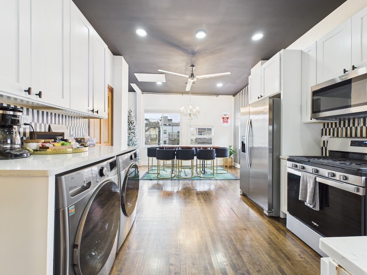 Køleskab, mikrobølgeovn, ovn, kogeplade