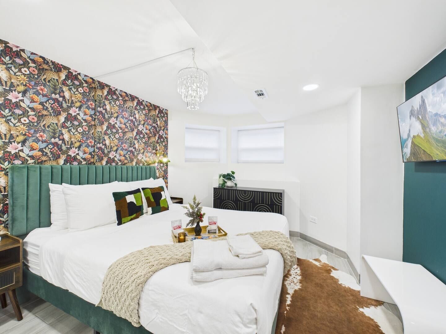 9 habitaciones, tabla de planchar con plancha y cuna de viaje 