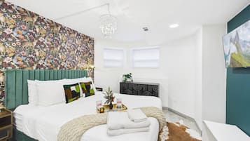 9 habitaciones, tabla de planchar con plancha y cuna de viaje