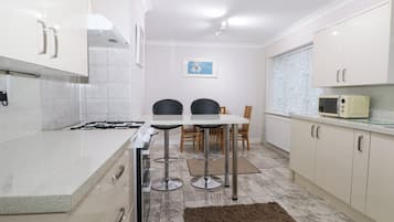 مستلزمات طهي/أطباق/أوعية