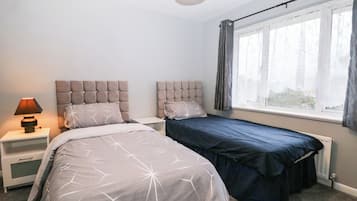 3 quartos, individualmente decorados, individualmente mobiliados