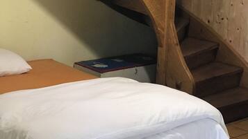 2 chambres, fer et planche Ă repasser