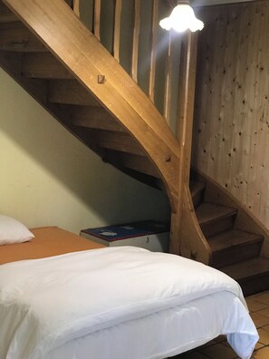 2 chambres, fer et planche à repasser