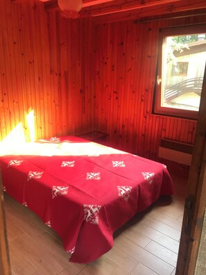 2 bedrooms, iron/ironing board