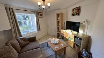 Cottage | Living area