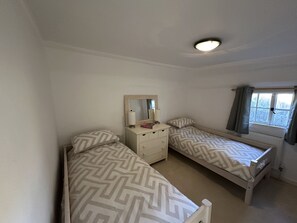 Cottage | 2 bedrooms, individually decorated, individually furnished, free WiFi - Hop Cottage (Petersfield)