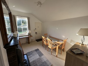 Cottage | Dining - Hop Cottage (Petersfield)