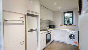 Cookware/dishes/utensils