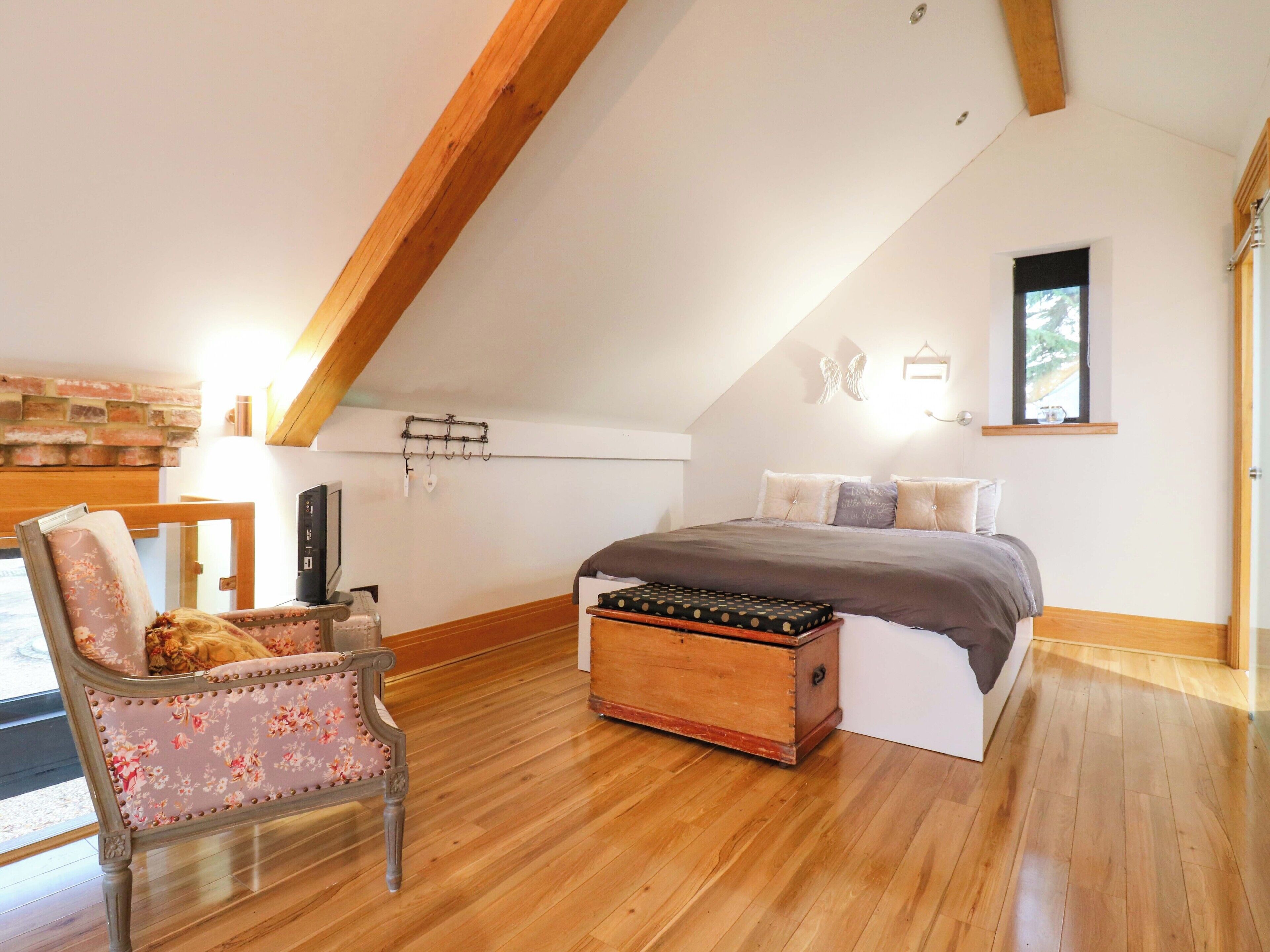 2 bedrooms, individually decorated, individually furnished, free WiFi