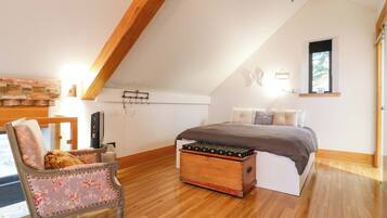 2 bedrooms, individually decorated, individually furnished, free WiFi