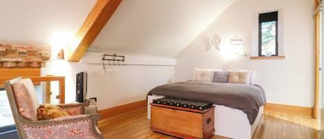 2 bedrooms, individually decorated, individually furnished, free WiFi