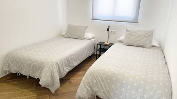 3 quartos, roupa de cama, acesso para cadeiras de rodas