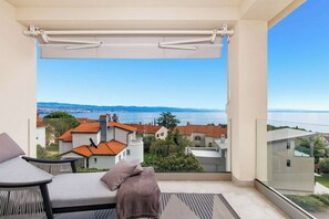 Property grounds - 2 bedroom apartment S1 in Villa Marealto with pool and garage (Ičići)