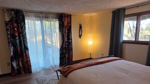 1 bedroom, iron/ironing board, WiFi (free), bed sheets