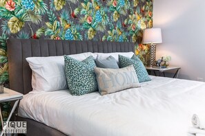 Desk, iron/ironing board, travel cot, free WiFi - New - Chic Modern Home - King bed - Foosball - Sleeps 8! (Edmonton)