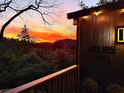 Luxury 3Bed •2 En-suites • Views + Wood burner, & DISCO LOO